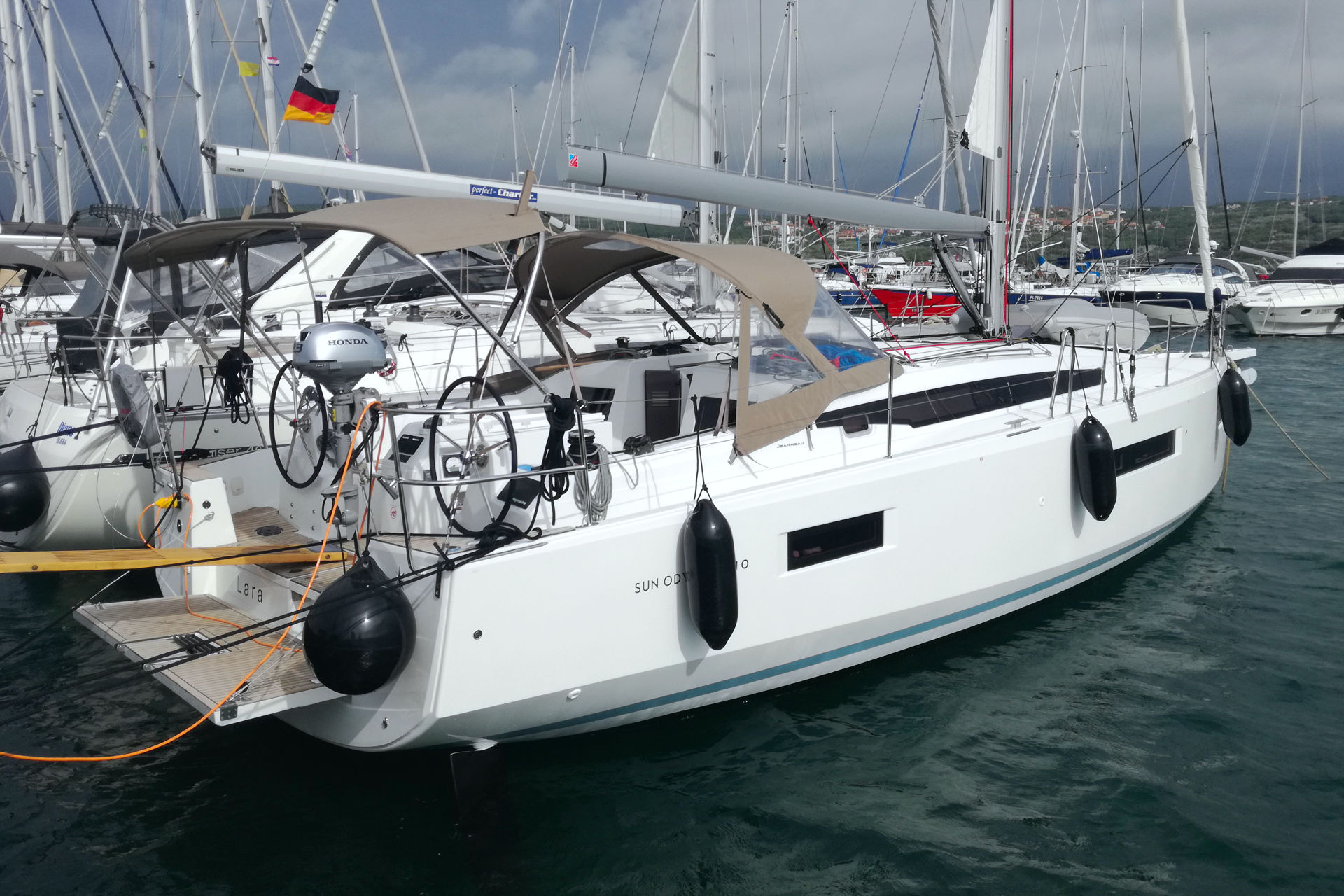 Sailboat Lara available to rent in Croatia | Yacht4Less