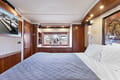 Sailing vacation in USA on Motorboat Parr T On | Yacht4Less