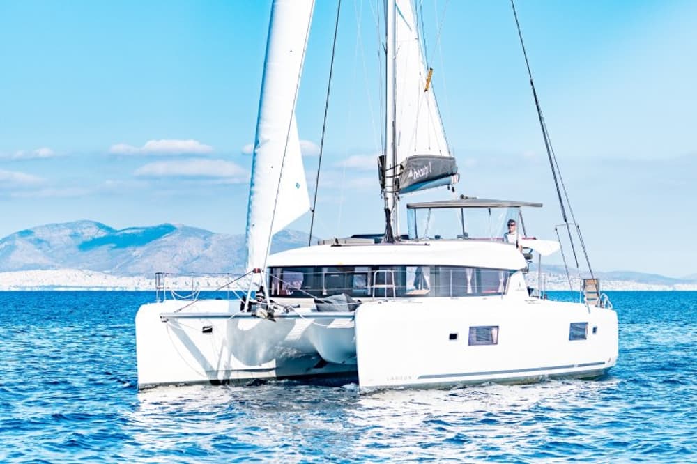 Lagoon 42: Exterior Features
