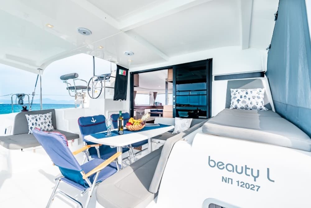 lagoon 42 layout - interior features