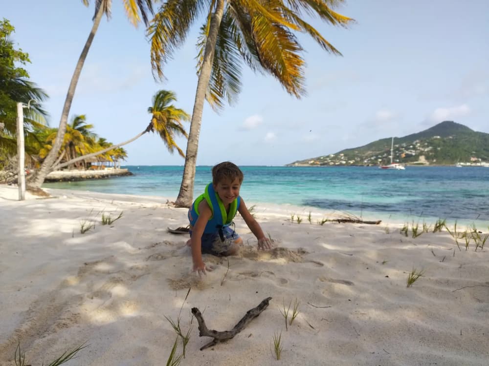 Kid playing in the beach