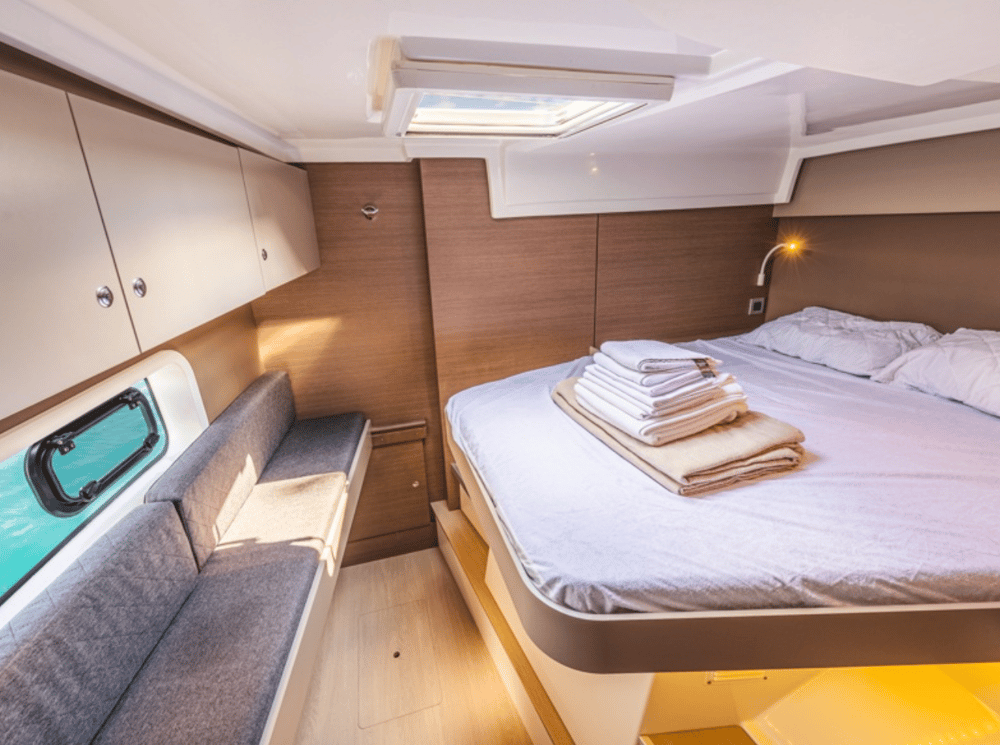 Bali Catspace: Cabins and luxury charter equipment