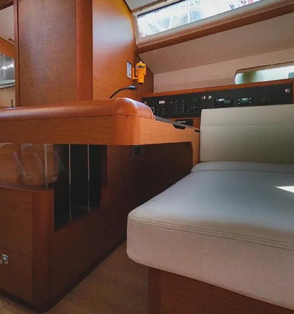 Sun Odyssey 519 extras