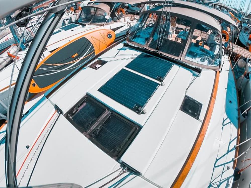 Sun Odyssey 519 exterior layout