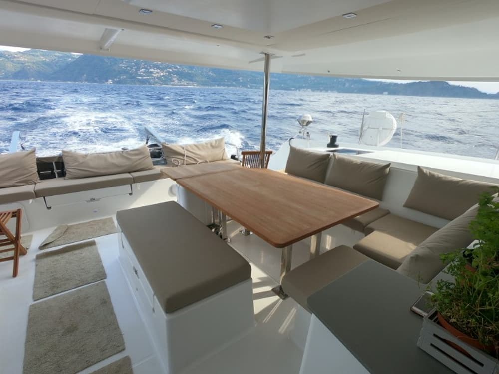 Saba 50 lounge area