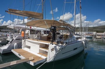 Sailboat HOUAT charter rental in Spain | Yacht4Less