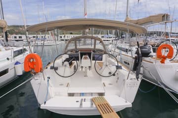 Sailboat UNION  charter rental in Croatia | Yacht4Less