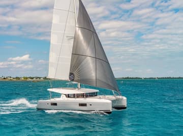 Best Price for a Catamaran BIMINI rental in Spain | Yacht4Less