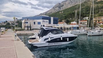 Motorboat Aero available for yacht charter in Croatia | Yacht4Less