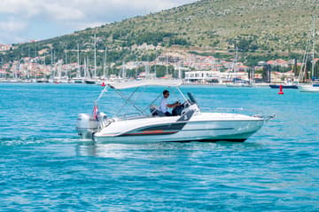 Motorboat Benetau Flyer 6.6 Space Deck charter rental in Croatia | Yacht4Less