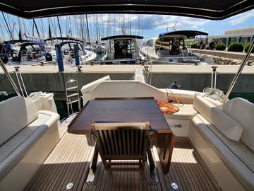 Motorboat Roberta available for yacht charter in Croatia | Yacht4Less