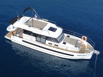 Motorboat Maya Bay 3 available for yacht charter in Croatia | Yacht4Less