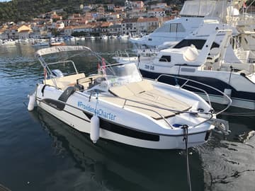 Best Price for a Motorboat Beneteau Flyer 7.7 Sun Deck rental in Croatia | Yacht4Less