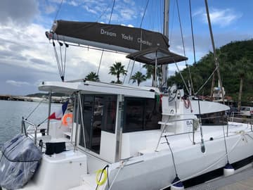 Best Price for a Catamaran LURTZ rental in French Polynesia | Yacht4Less