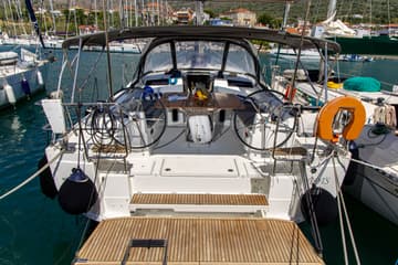 Sailboat Fots available for yacht charter in Greece | Yacht4Less
