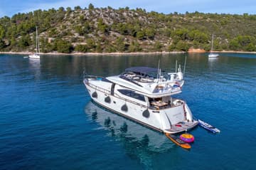 Motorboat Jantar available for yacht charter in Croatia | Yacht4Less