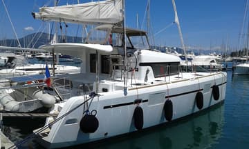 Catamaran Le Grand Bleu available for yacht charter in Greece | Yacht4Less