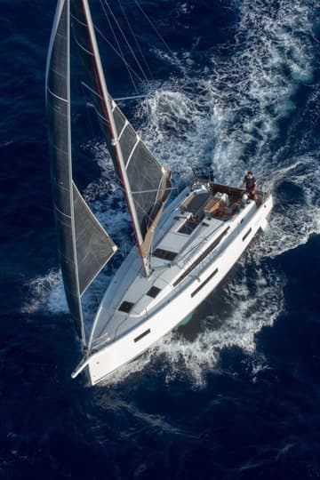 Sailboat Eretmochelys charter rental in Bahamas | Yacht4Less