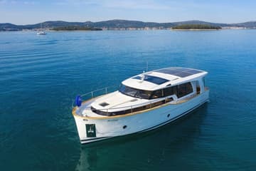 Motorboat Lady Elma charter rental in Croatia | Yacht4Less