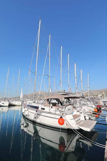 Sailboat Sursulapitschi charter rental in Croatia | Yacht4Less