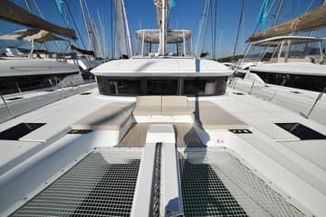 Catamaran Shadow available for yacht charter in Croatia | Yacht4Less