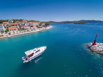 Motorboat Mira available for yacht charter in Croatia | Yacht4Less
