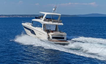 Best Price for a Motorboat Shaft rental in Croatia | Yacht4Less