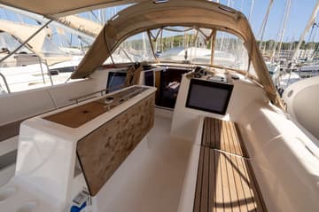 Sailboat ZANZIBAR  available for yacht charter in France | Yacht4Less