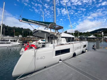 Catamaran LUMIERE charter rental in Australia | Yacht4Less
