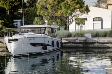 Motorboat Mar available for yacht charter in Croatia | Yacht4Less