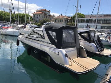 Motorboat Laura III available for yacht charter in Croatia | Yacht4Less