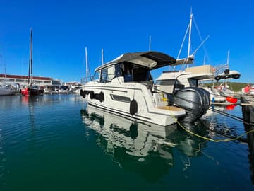 Motorboat Ojj Misia charter rental in Croatia | Yacht4Less
