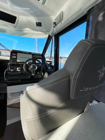 Motorboat Ojj Misia available for yacht charter in Croatia | Yacht4Less