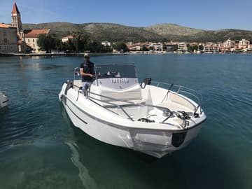 Motorboat Beneath Flyer 7.7 Space Deck available for yacht charter in Croatia | Yacht4Less