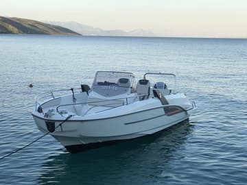 Best Price for a Motorboat Beneath Flyer 7.7 Space Deck rental in Croatia | Yacht4Less