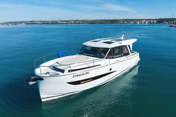 Motorboat Blandona available for yacht charter in Croatia | Yacht4Less