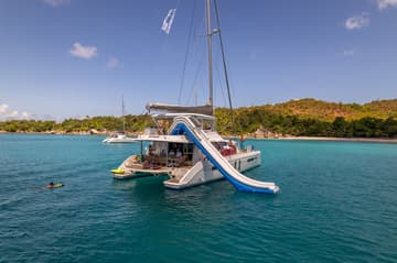 Catamaran Between charter rental in Seychelles | Yacht4Less