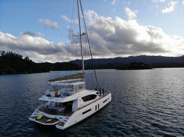 Catamaran Between available for yacht charter in Seychelles | Yacht4Less