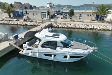 Motorboat Freeya charter rental in Croatia | Yacht4Less