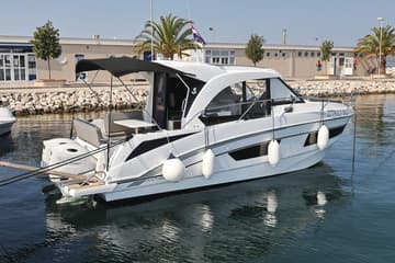 Motorboat Freeya available for yacht charter in Croatia | Yacht4Less