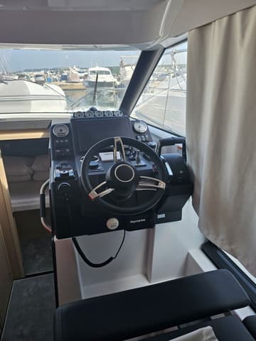 Motorboat Sierra available for yacht charter in Croatia | Yacht4Less