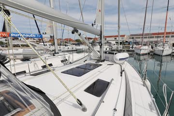 Sailboat Spectrum available for yacht charter in Croatia | Yacht4Less