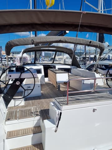 Sailboat Le Vagabond 2 available for yacht charter in France | Yacht4Less