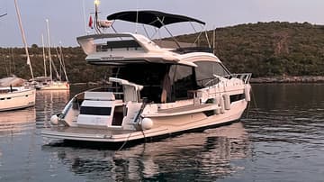 Motorboat Champ Atlantis charter rental in Croatia | Yacht4Less