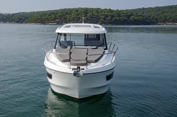 Best Price for a Motorboat Antares 9 rental in Croatia | Yacht4Less