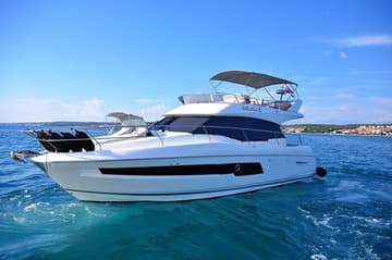 Motorboat Adudu 2 charter rental in Croatia | Yacht4Less