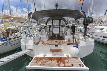 Sailboat Cloud Rider charter rental in Greece | Yacht4Less