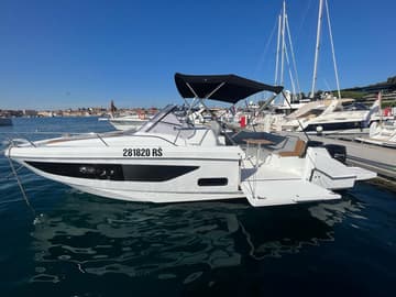 Motorboat Flyer 9 available for yacht charter in Croatia | Yacht4Less