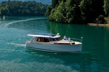 Motorboat Dalen available for yacht charter in Norway | Yacht4Less