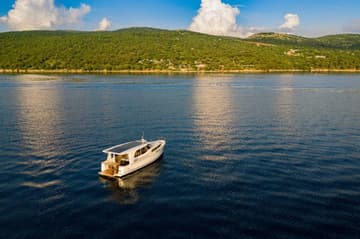Best Price for a Motorboat Ondine rental in Croatia | Yacht4Less